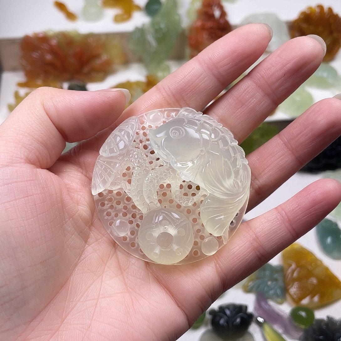 a***3蛇纹石玉未镶嵌颈饰