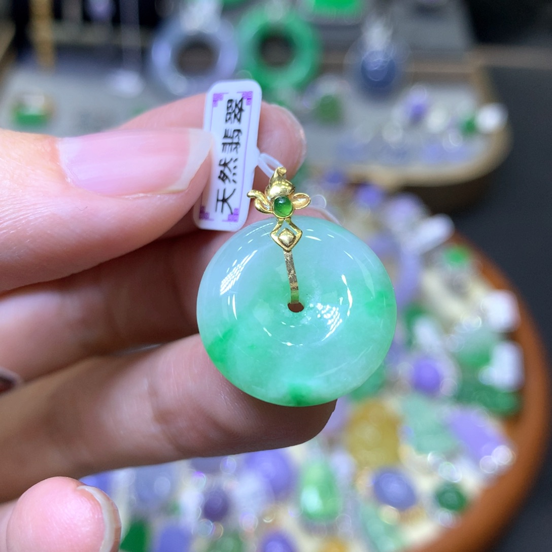 【闪购商品】翡翠颈饰18K金镶嵌翡翠吊坠项链