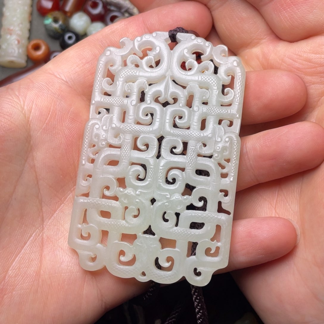 和田玉如图未镶嵌终**月