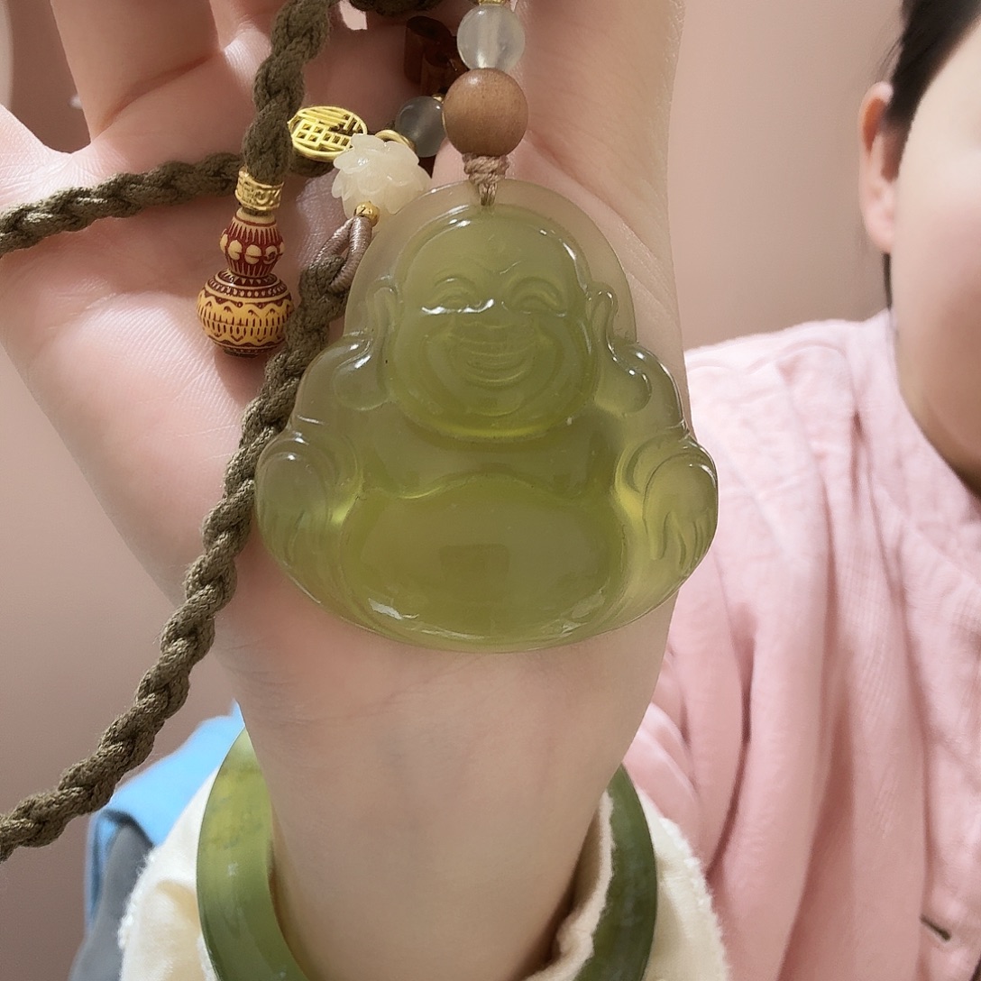 蛇纹石玉未镶嵌颈饰