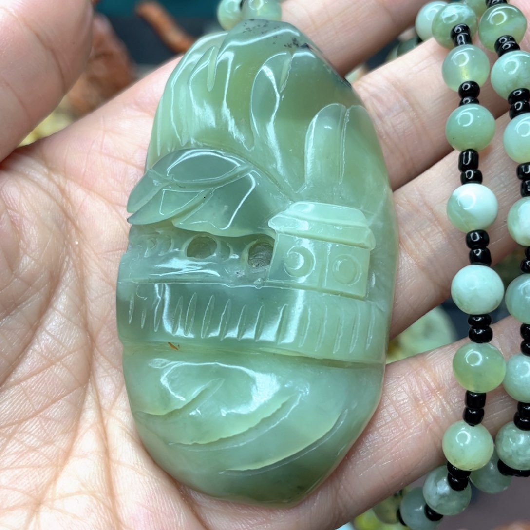 蛇纹石玉颈饰未镶嵌