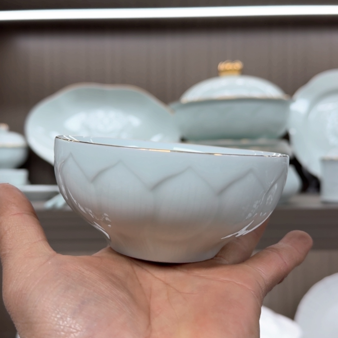 白瓷青瓷荷花浮雕4.75寸米饭5个。