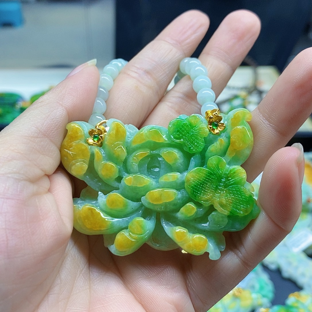 翡翠未镶嵌颈饰吊坠