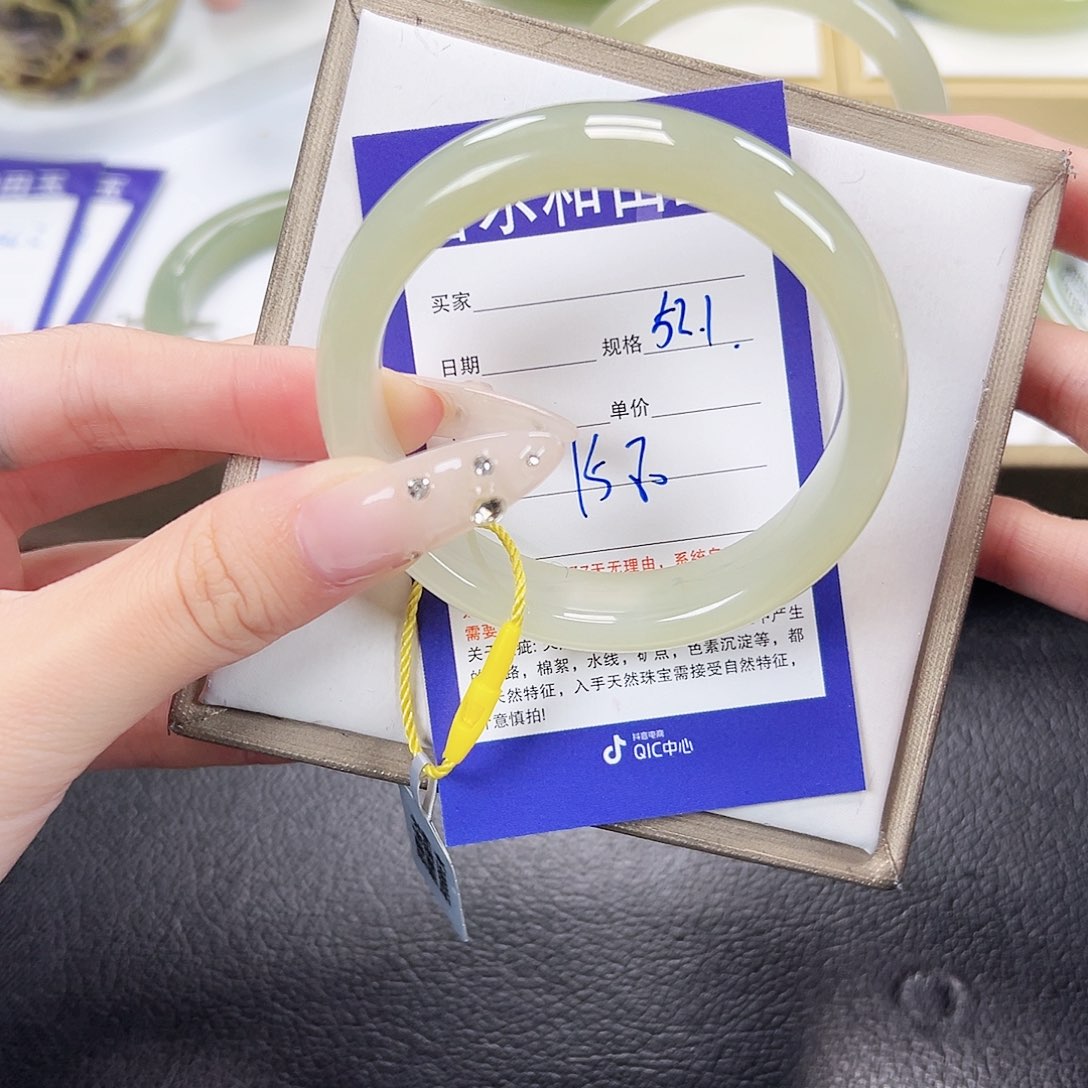 和田玉未镶嵌手镯