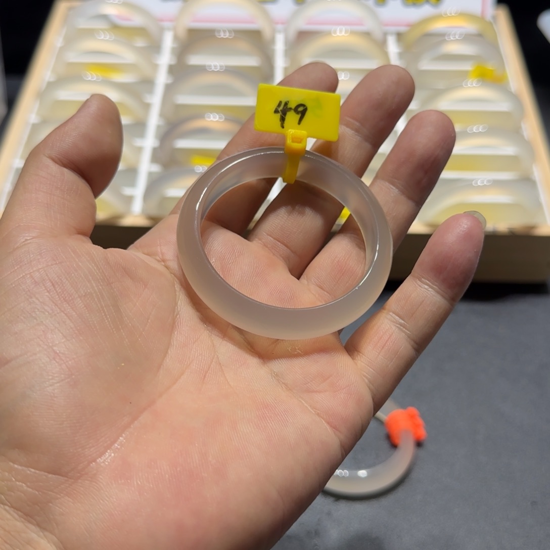 玛瑙/玉髓手镯未镶嵌怡*o