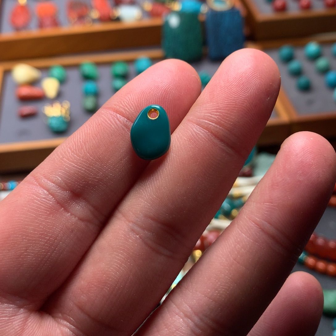 绿松石足金镶嵌侧挂