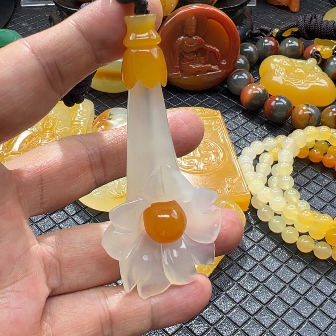 石英质玉未镶嵌颈饰