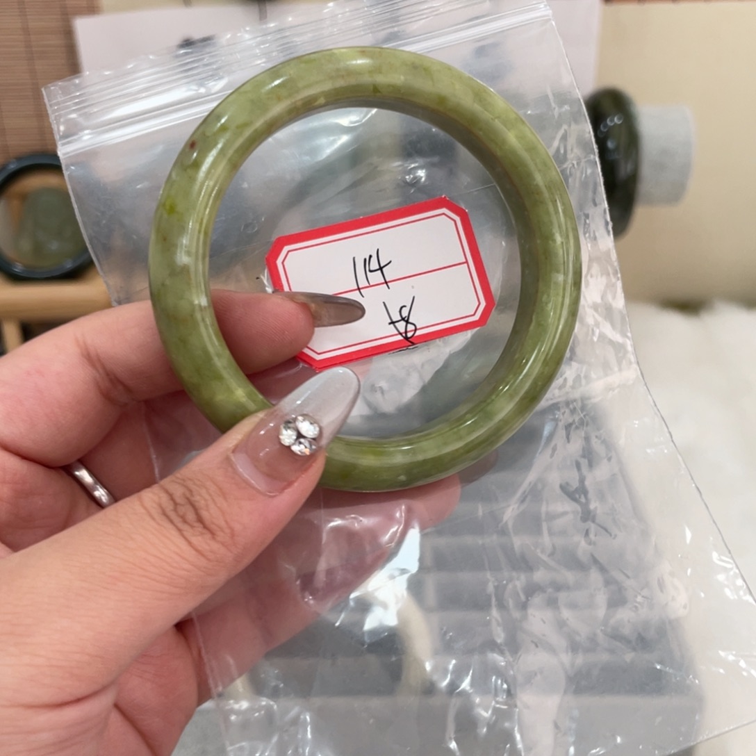 蛇纹石玉手镯未镶嵌