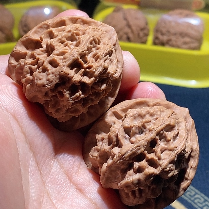 【闪购商品】吊坠文玩核桃不*耐梨木台