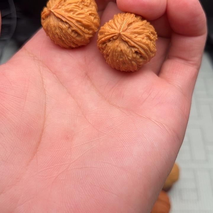 J***e文玩核桃把件三棱