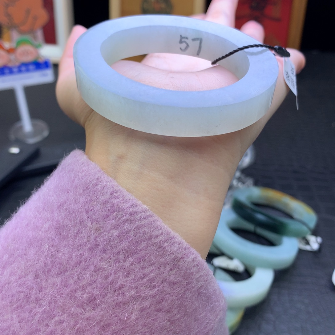 定制翡翠未镶嵌翡翠手镯