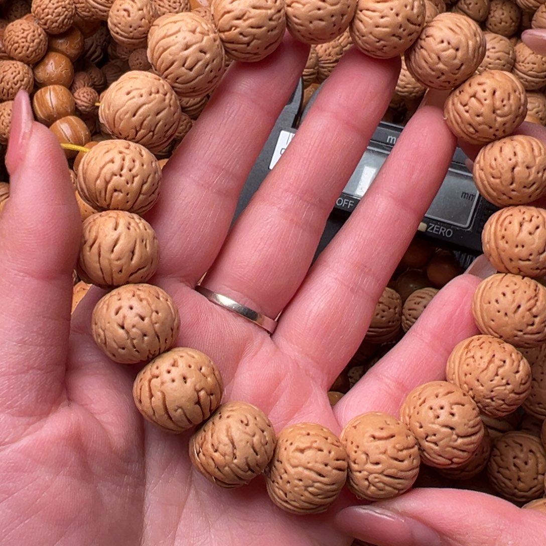 沈***堂16尺寸肉纹元宝桃核手串