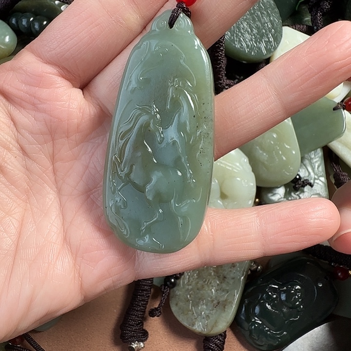 和田玉颈饰未镶嵌