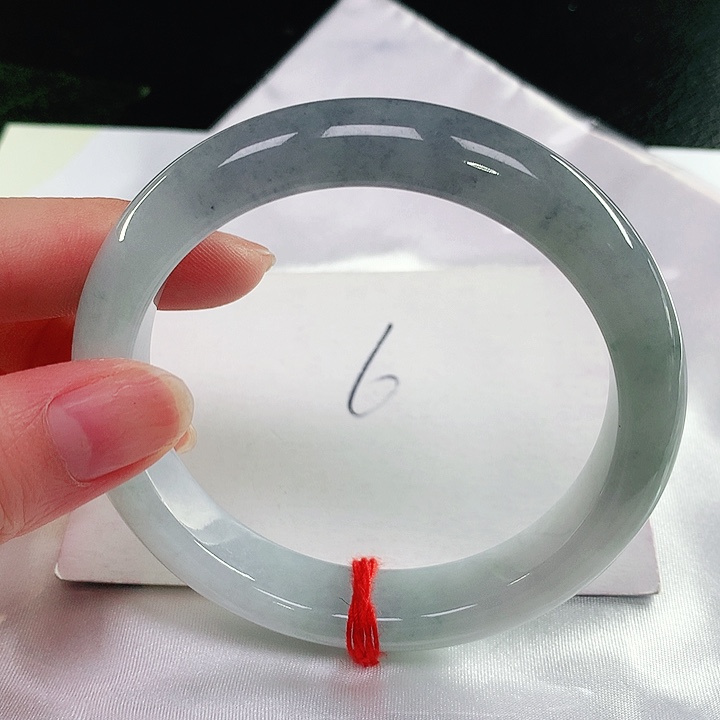 翡翠手镯未镶嵌翡翠手镯未镶嵌