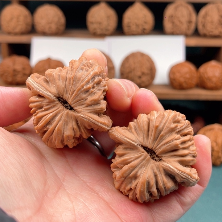 文玩核桃把件43/44平谷四座楼