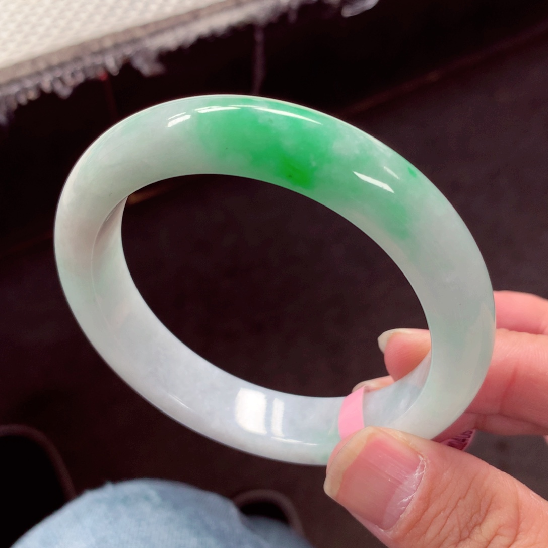 翡翠手镯未镶嵌缅甸