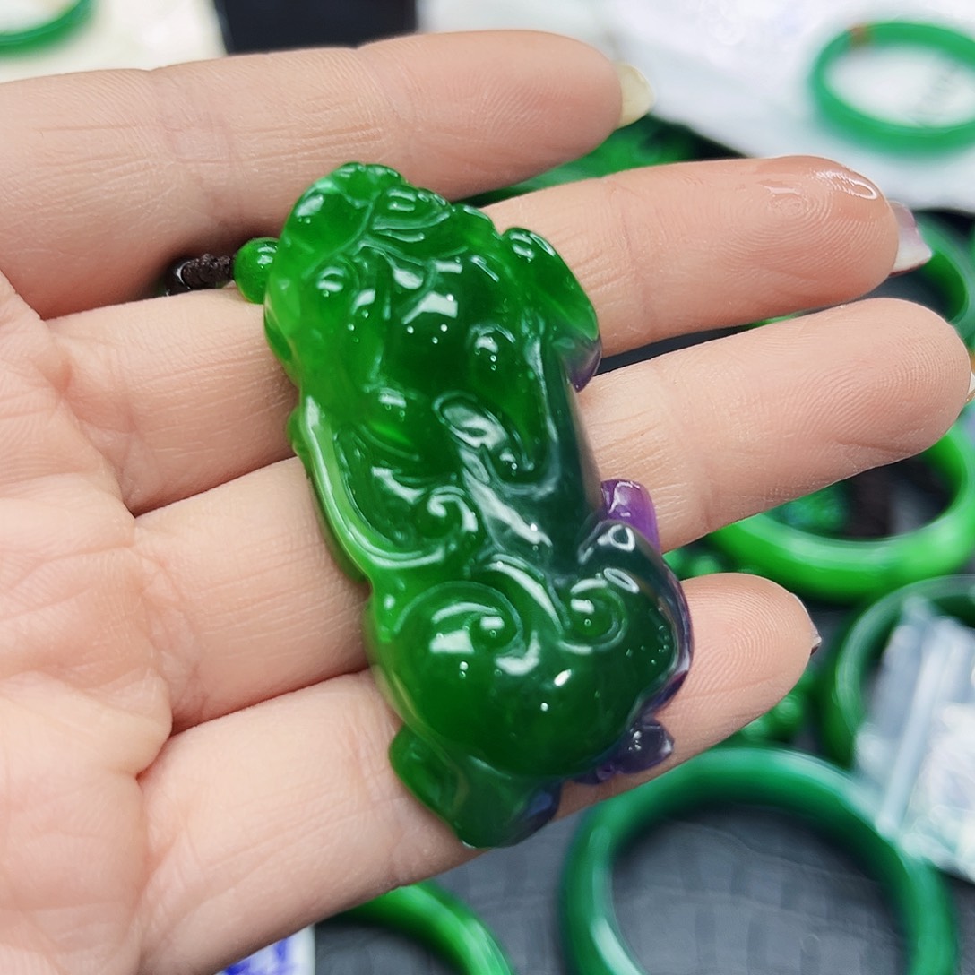 翡翠手镯未镶嵌多样性