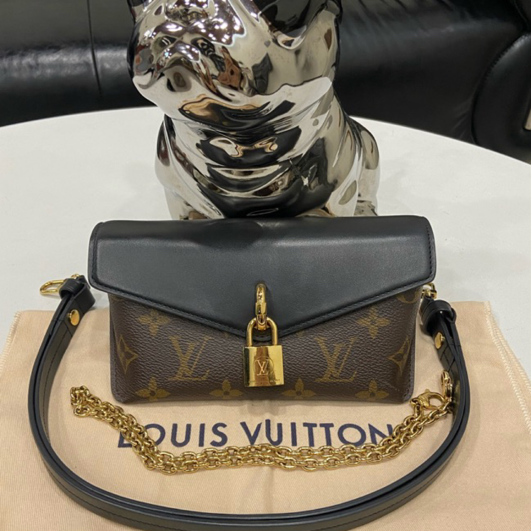 95新 LouisVuitton/路易威登 黑拼色锁头单肩斜挎包