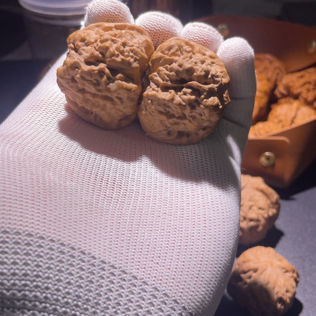 文玩核桃把件张*蛤蟆头核桃