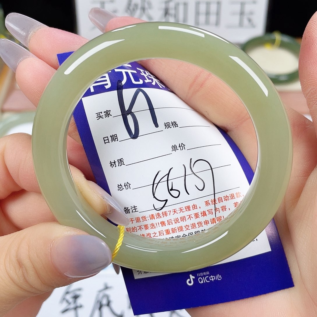 和田玉手镯未镶嵌