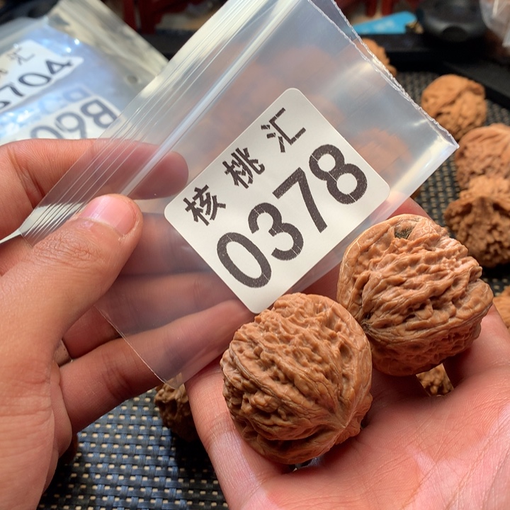 小***豹吊坠文玩核桃黑马