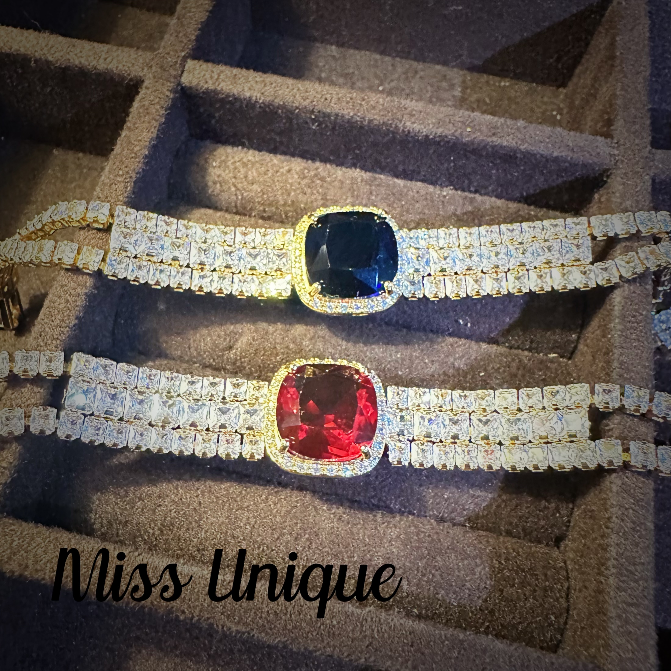   D5051金底红蓝方糖三排手链