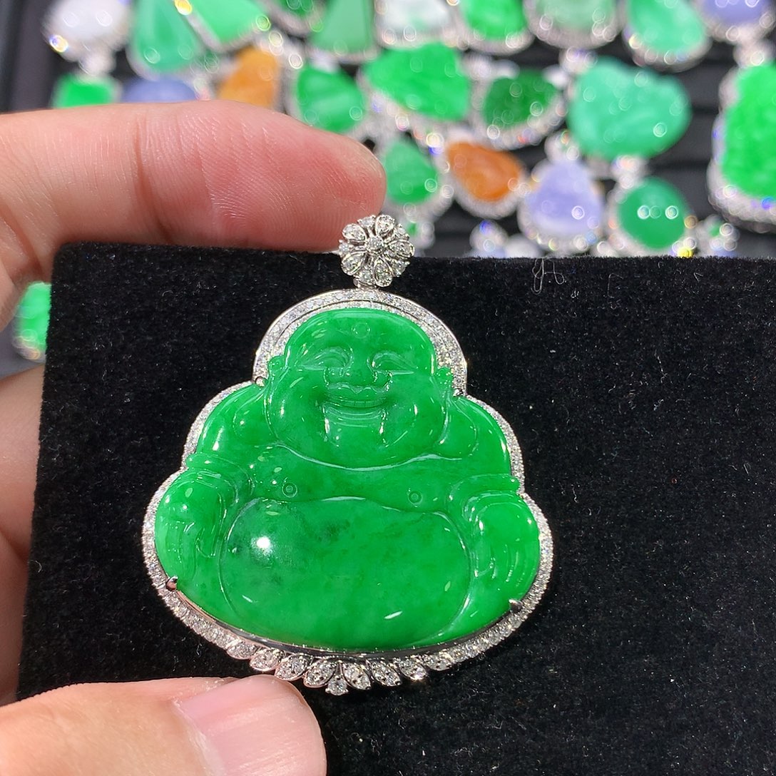 翡翠18K金镶嵌颈饰