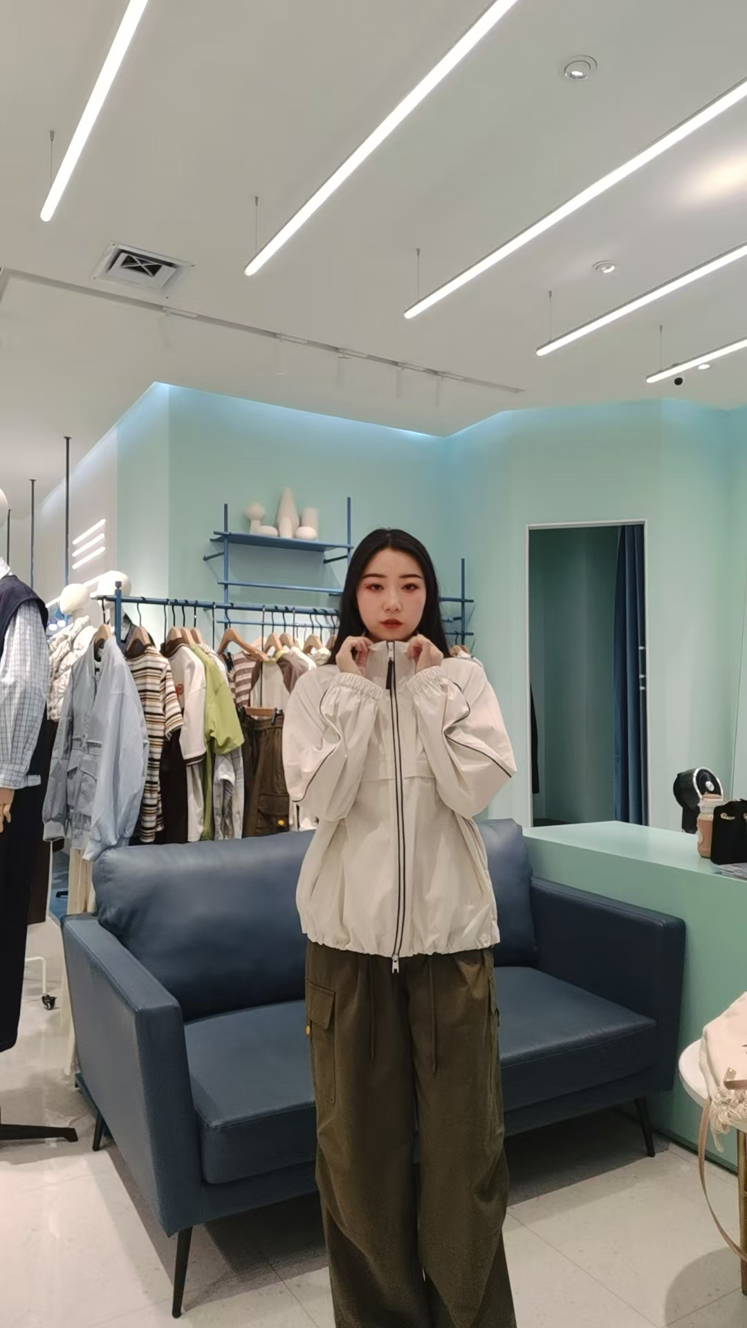 乳白色斗篷夹克外套