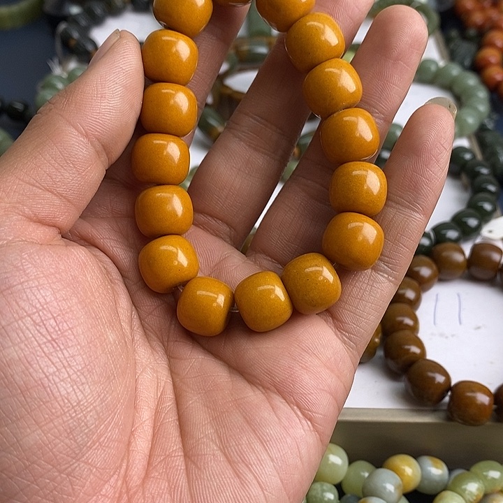 未镶嵌透闪石质玉珠宝奇石