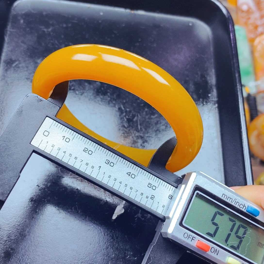 石英质玉（黄龙玉）未镶嵌颈饰