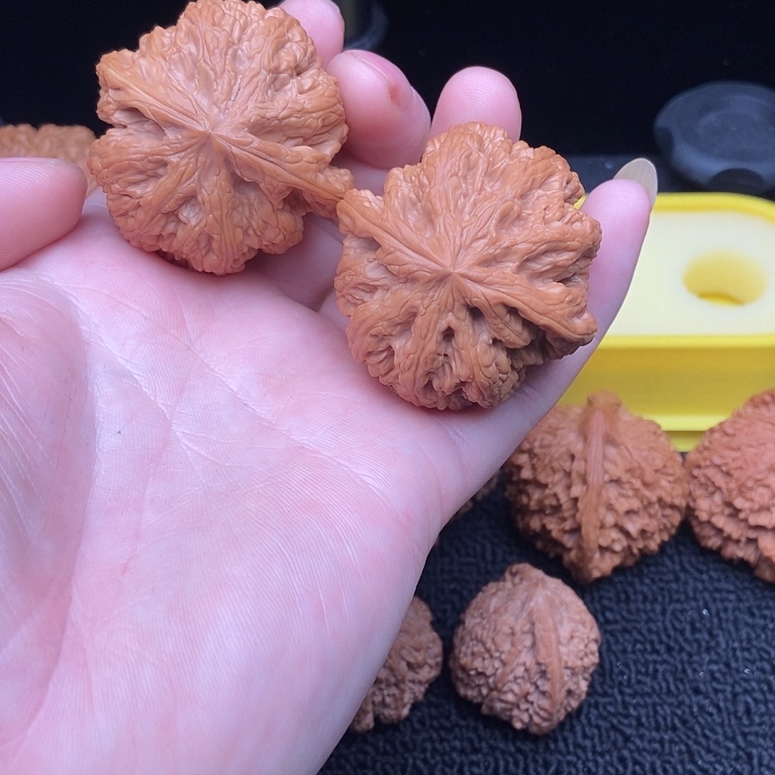 夜***见核桃文玩核桃把件大粗筋46