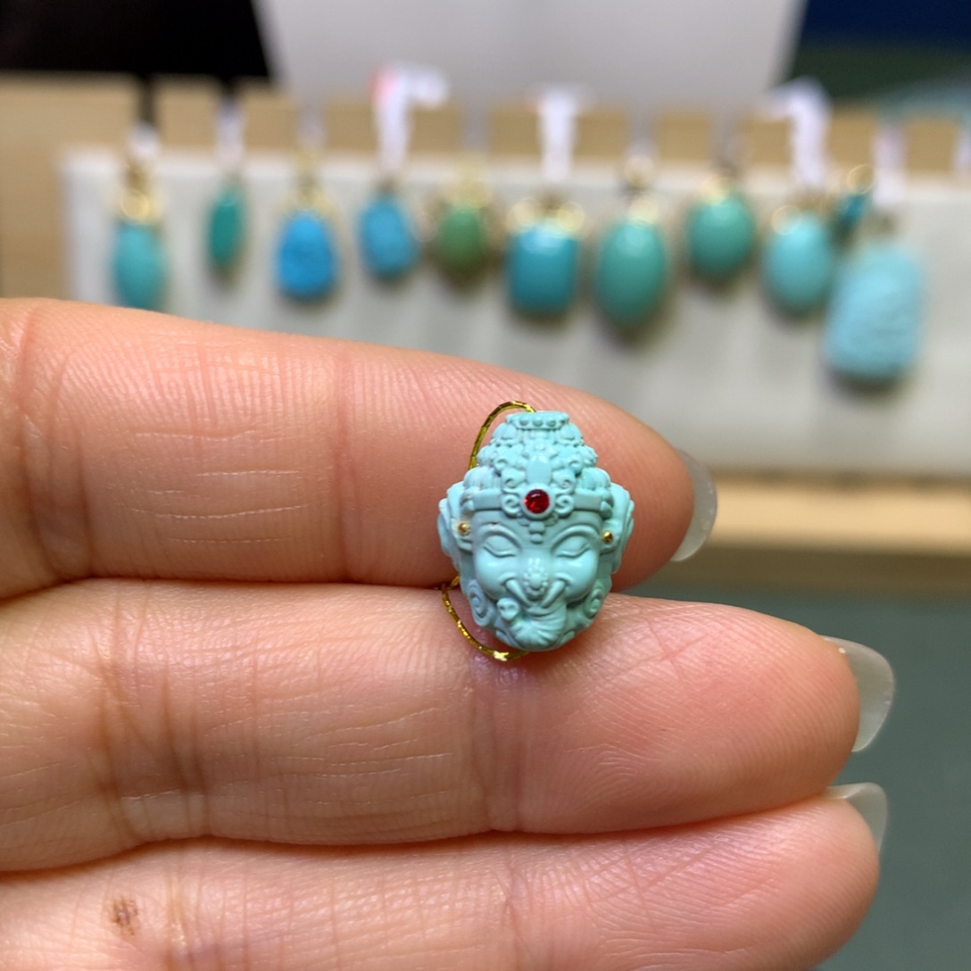 绿松石配饰未镶嵌