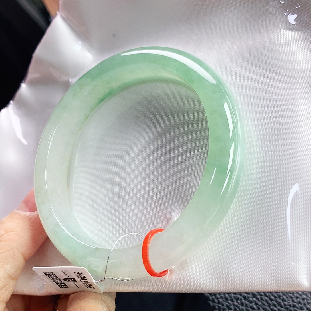翡翠手镯未镶嵌59圈