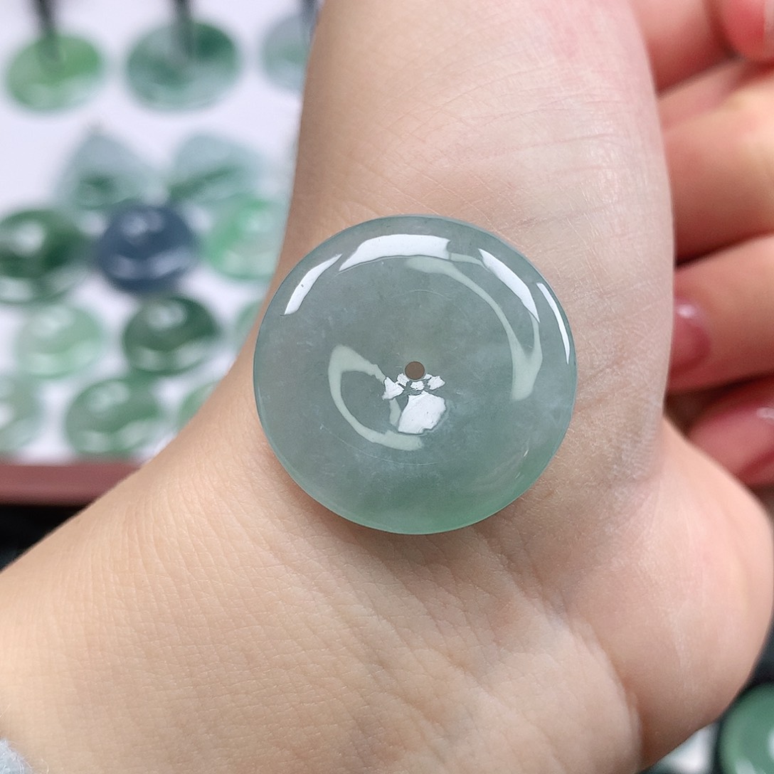 翡翠颈饰未镶嵌平安