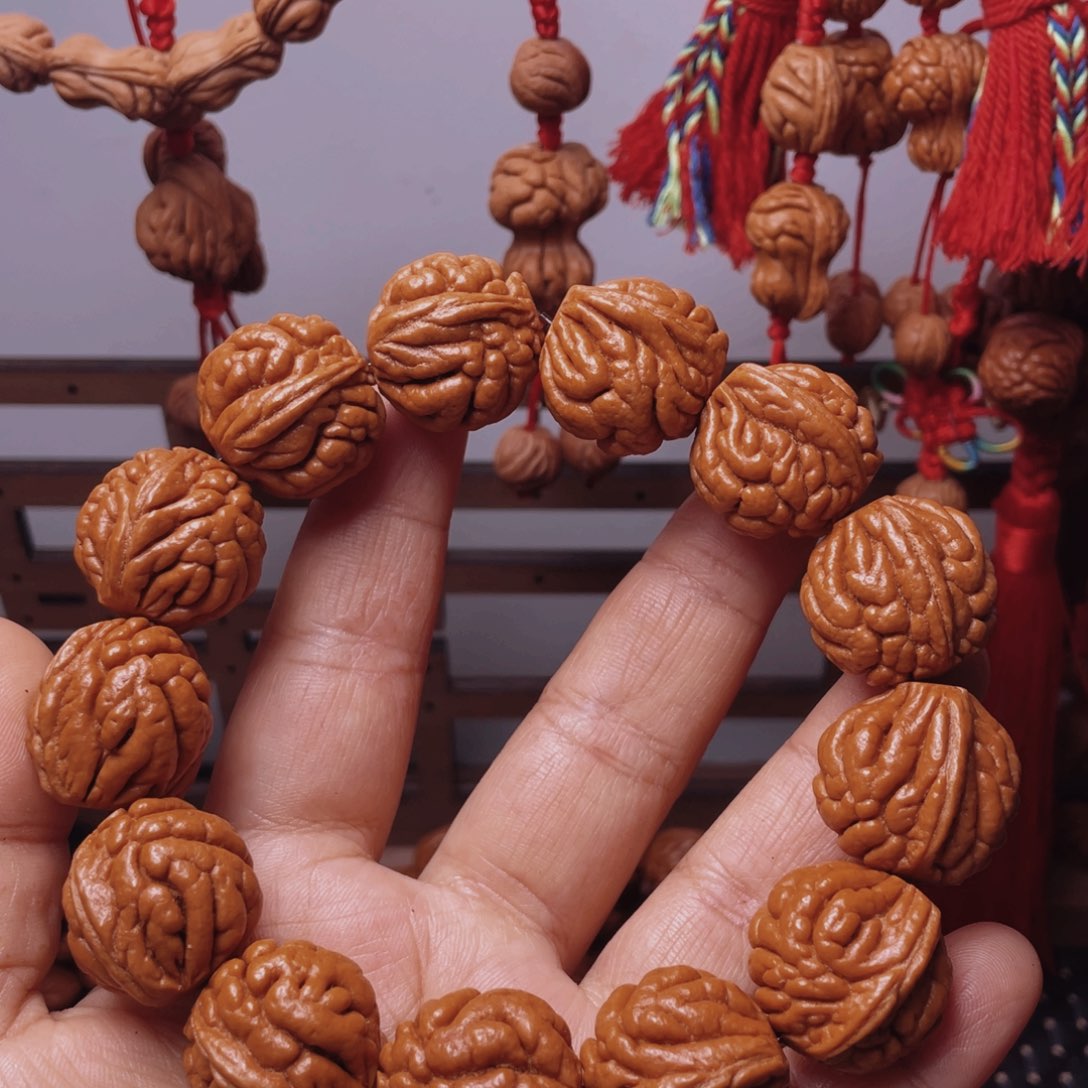 木质类龙纹桃枭手串