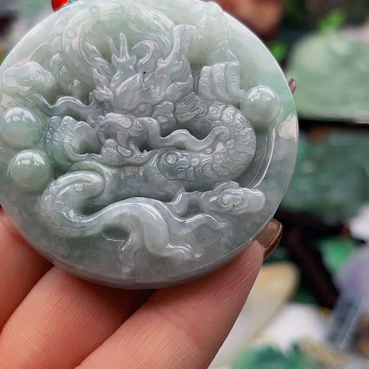 翡翠未镶嵌颈饰挂件