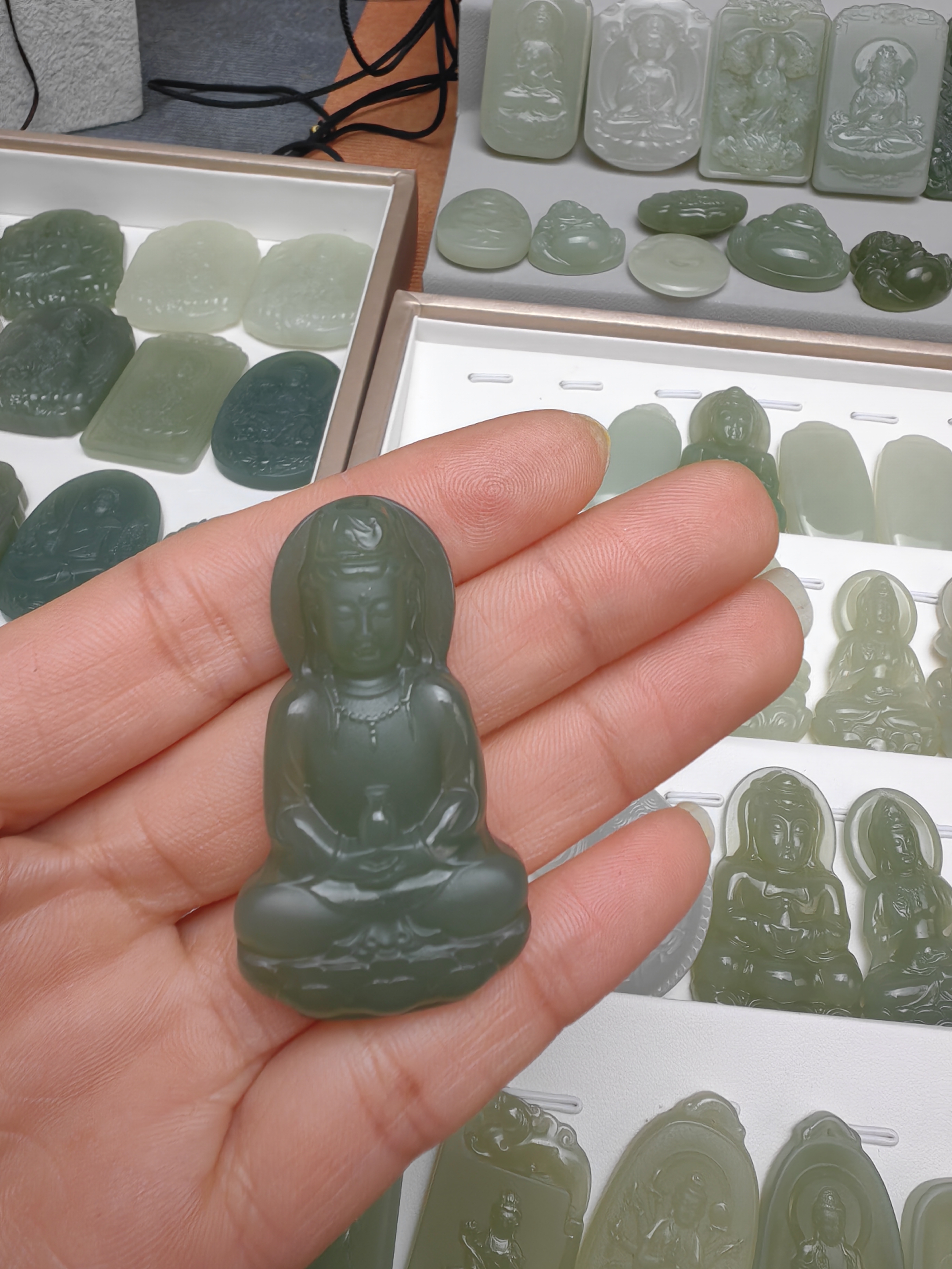 和田玉玉观音吊坠