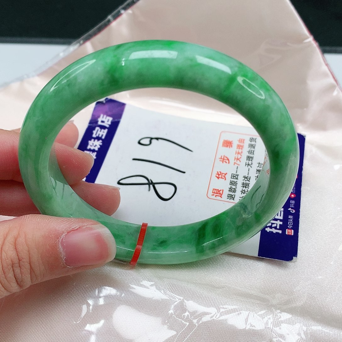 翡翠手镯未镶嵌翡翠