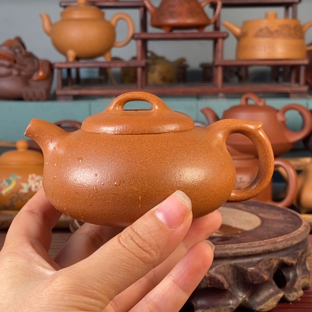 紫砂五彩段。扁腹。150