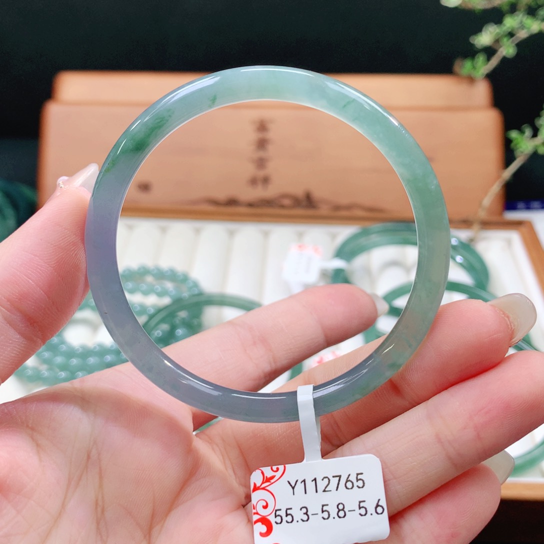 翡翠手镯未镶嵌天然