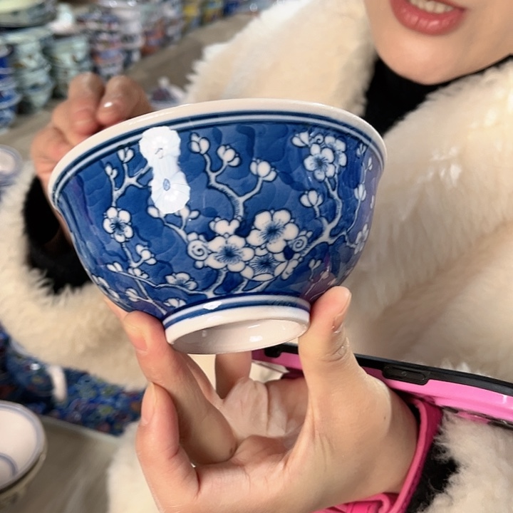 瓷片/////////直径12.5厘米。红。