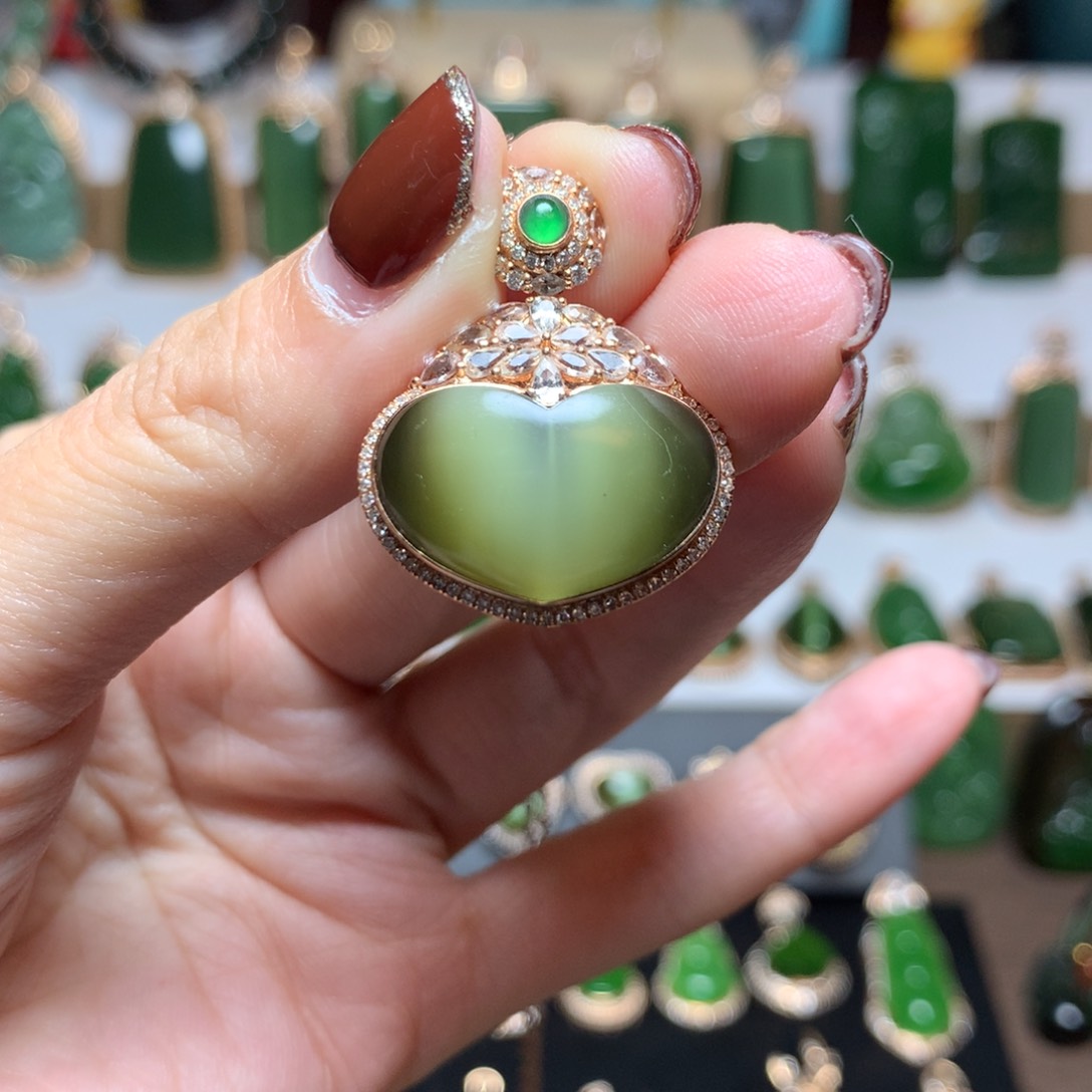 和田玉（碧玉）吊坠18K金镶嵌