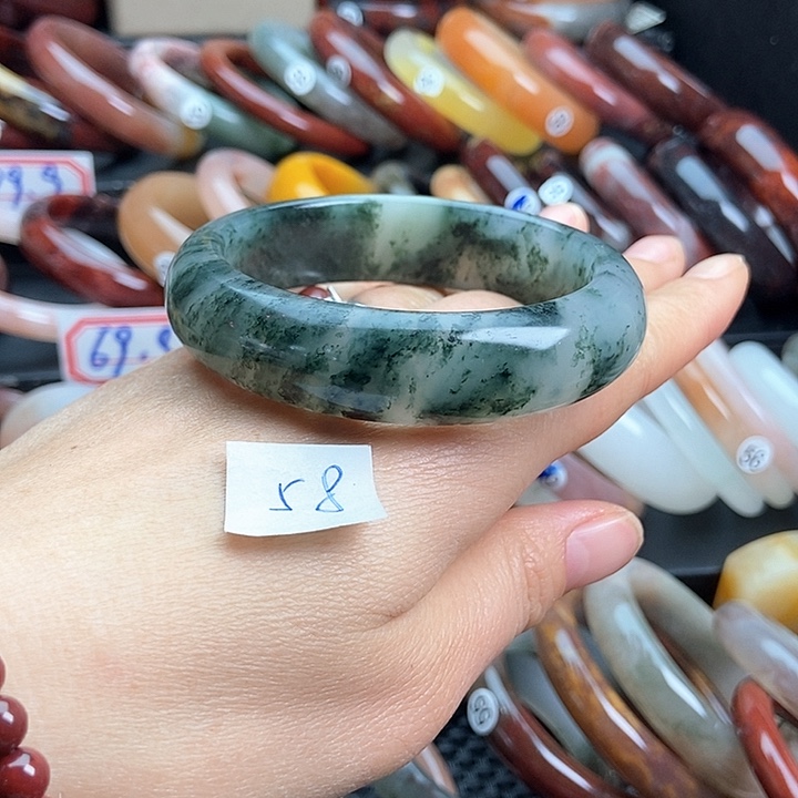 石英质玉手镯未镶嵌