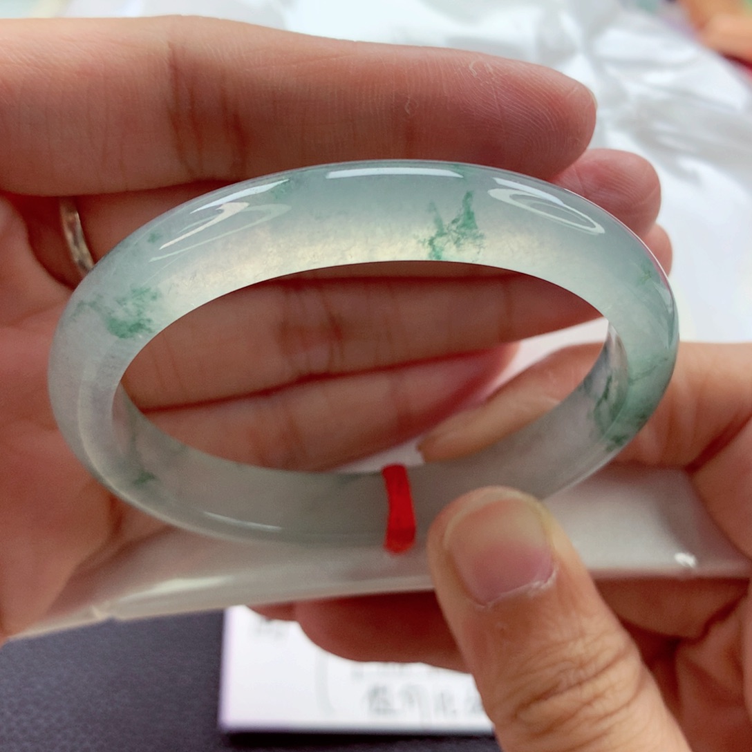 翡翠手镯（贵妃镯）未镶嵌48-50圈炸光小手毕业A