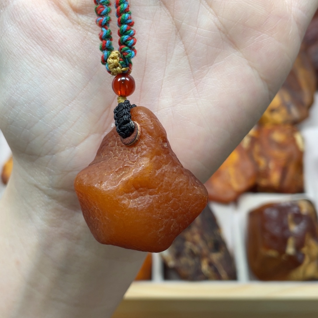 琥珀珠宝奇石未镶嵌