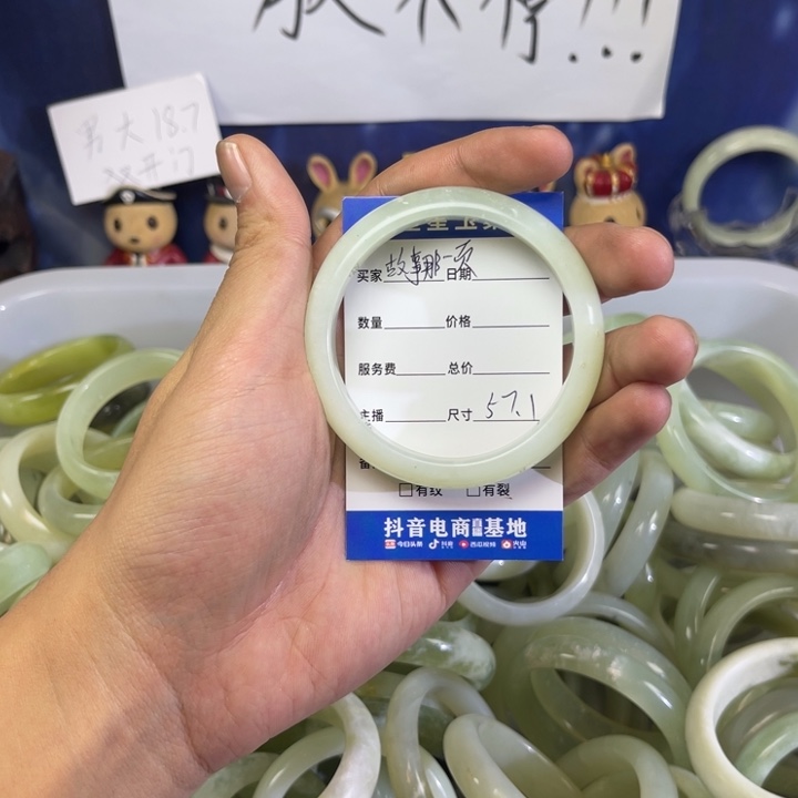 蛇纹石玉手镯未镶嵌故****.