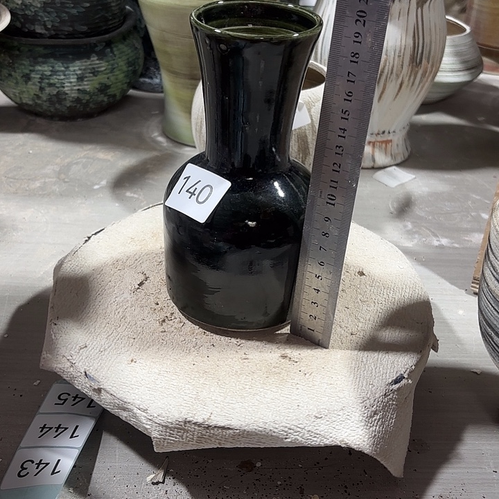 摆件陶高19，内口5，无孔，瑕疵处理，140