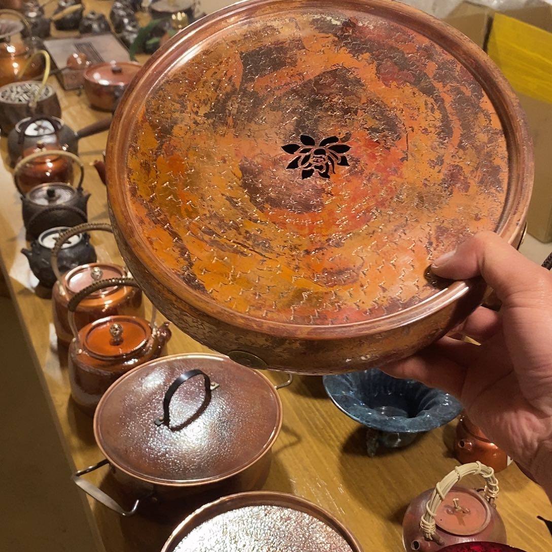 25淬火色壶承手工锻打工艺