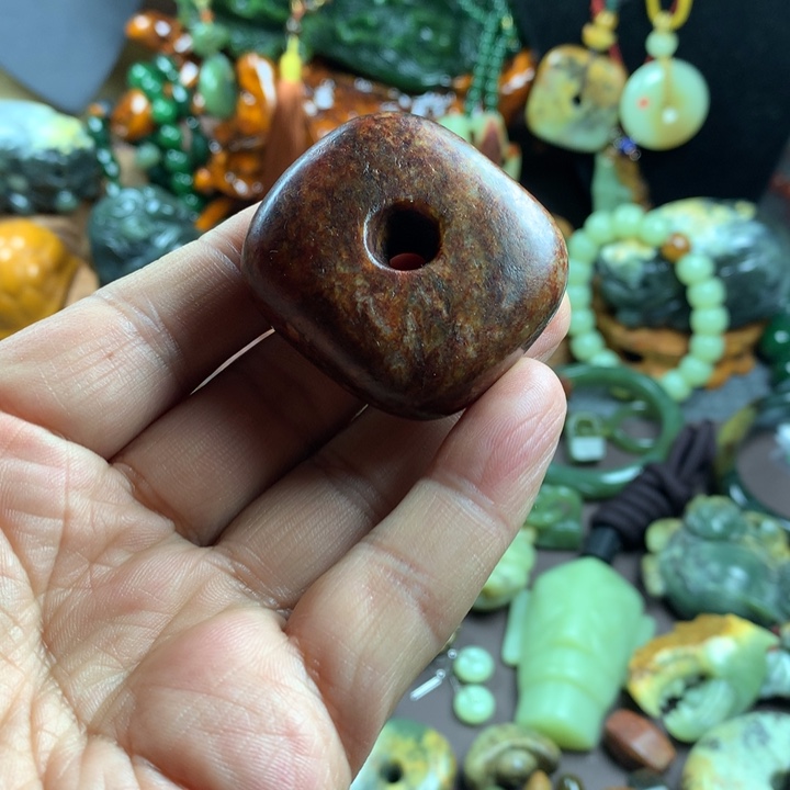 岫岩河磨玉（透闪石质玉）未镶嵌吊坠(赠链)杨****】