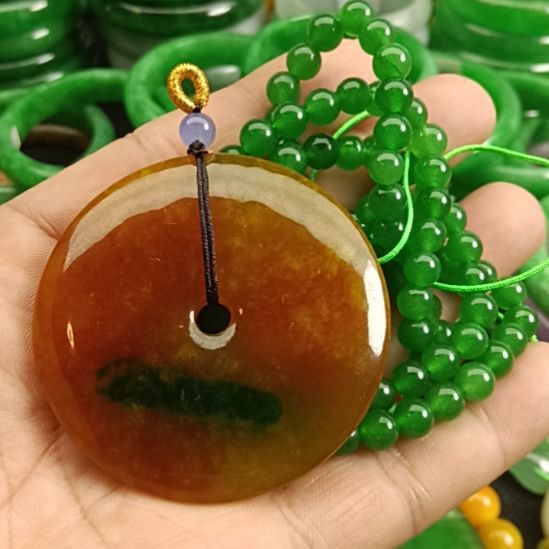 翡翠颈饰未镶嵌常*玲